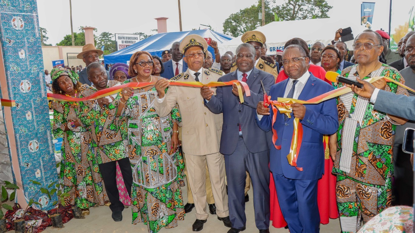 Constance OWONA, NASERI Paul BEA Gouverneur du Centre, Gabriel MBAIROBE, Luc Magloire MBARGA ATANGANA, Grégoire OWONA